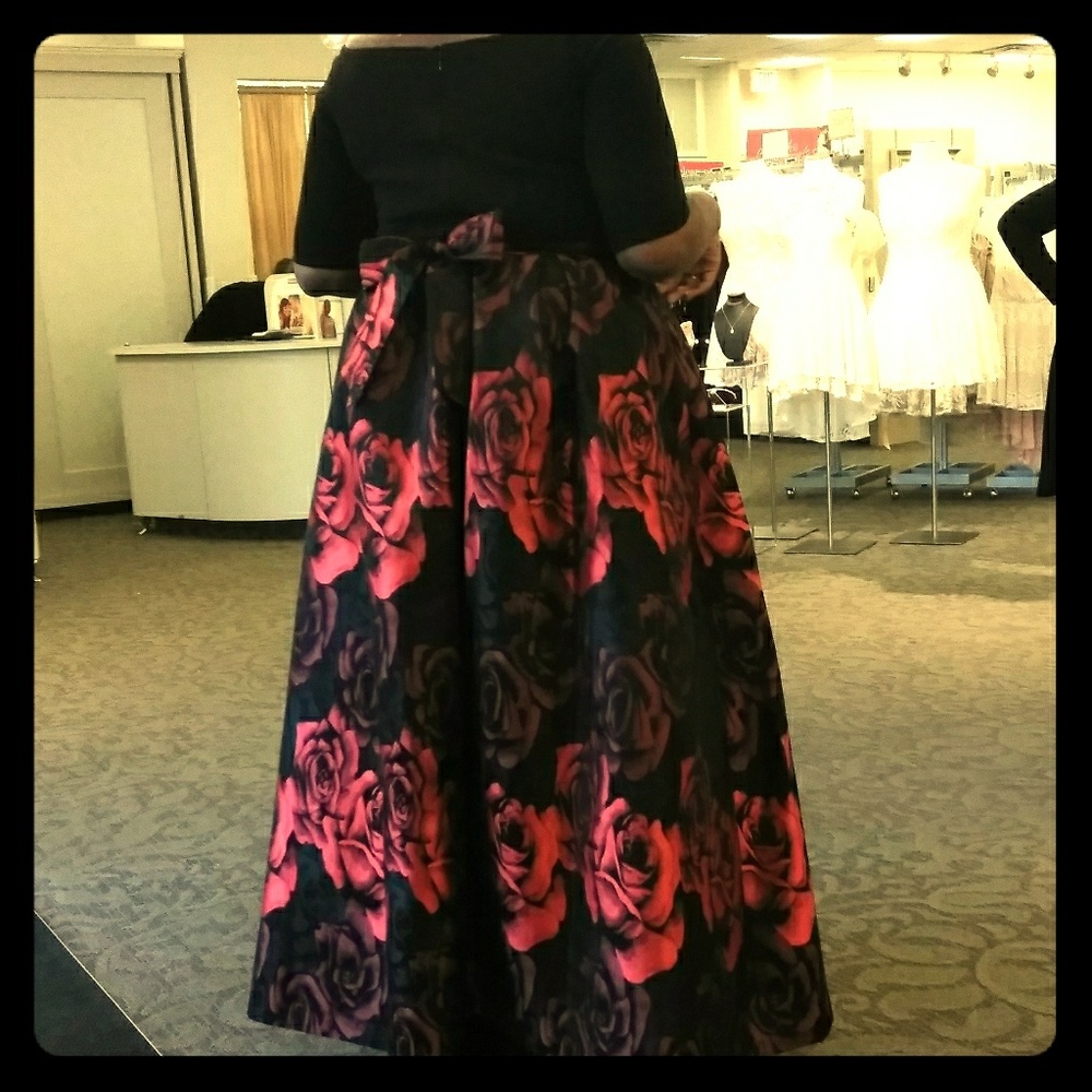 Red and Black Floral Special Occasion/Prom Dress